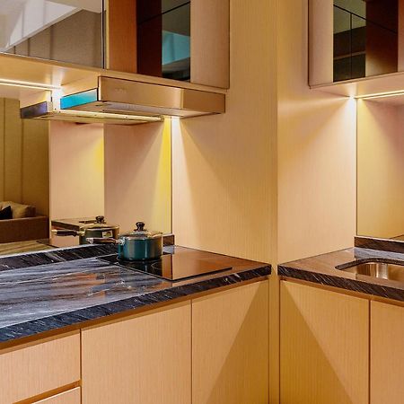 פטלין ג'איה M World Hotel Formerly Known As Avante Hotel מראה חיצוני תמונה A kitchen with a granite countertop